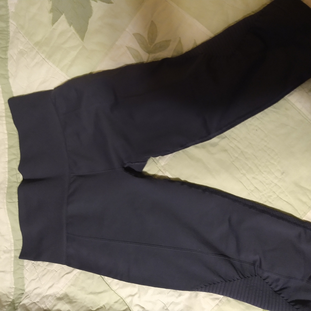 Lululemon high waisted grayish/purple Capri legging - Picture 3 of 5